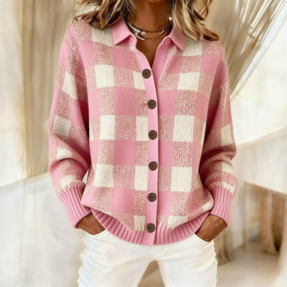 Jacqueline – Zachte trui met neutrale ruitjes